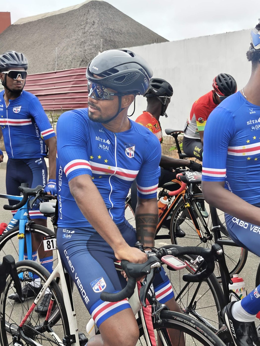 Ciclista da selec&ccedil;&atilde;o nacional na zona de partida.