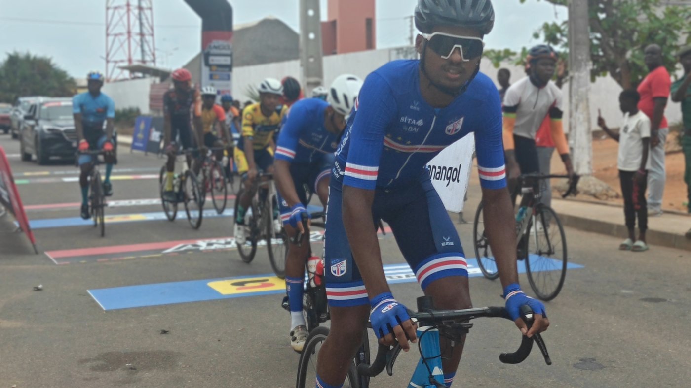 Ciclista da selec&ccedil;&atilde;o nacional no arranque da &uacute;ltima etapa.