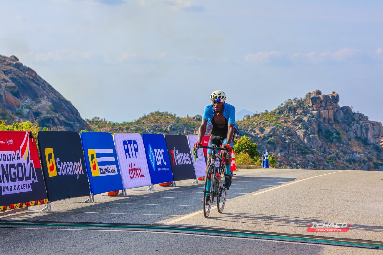 Atleta da Selecção na zona de meta da Volta a Angola