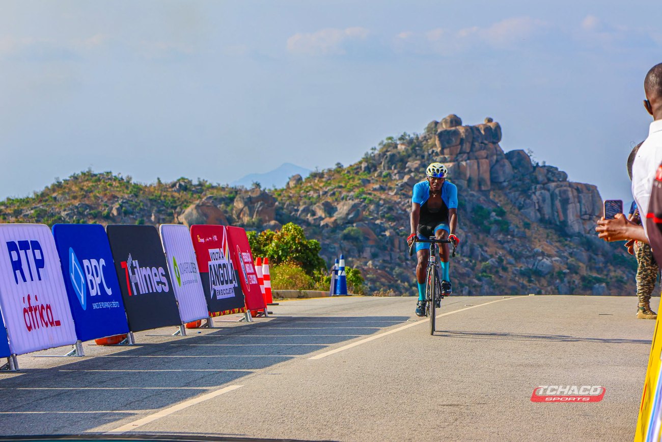 Atleta da Selecção na zona de meta da Volta a Angola