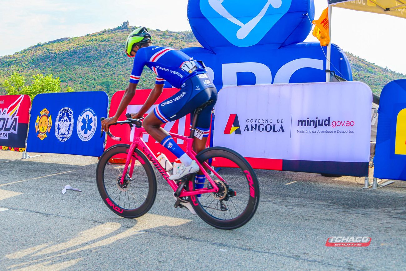 Atleta da Selecção na zona de meta da Volta a Angola