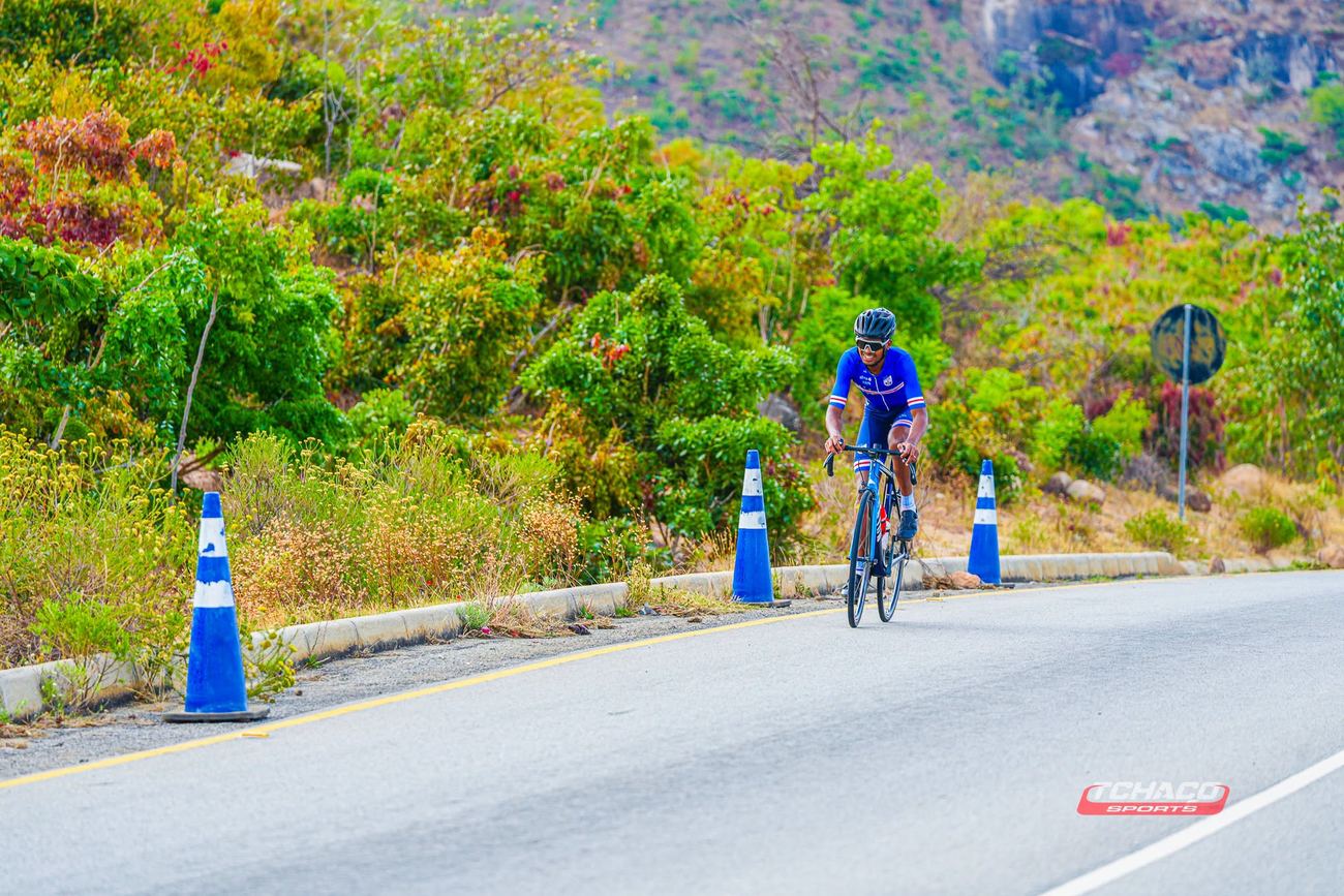 Atleta da Selecção de Cabo Verde em prova, nas estradas do sul de Angola