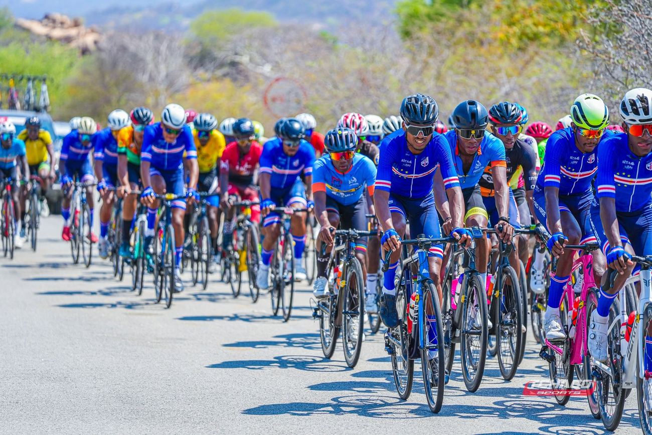 A Selecção de Cabo Verde no pelotão da Volta a Angola
