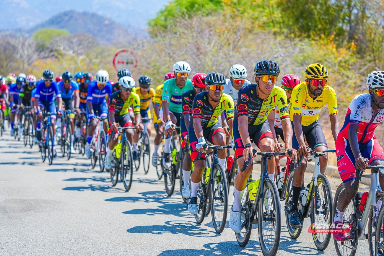 A Selecção de Cabo Verde no pelotão da Volta a Angola